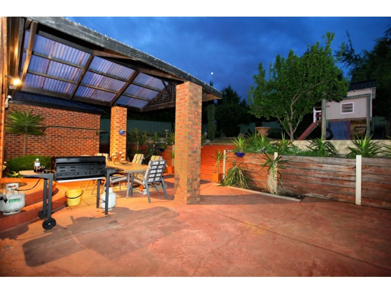 75 Stonebridge Way, Attwood VIC 3049