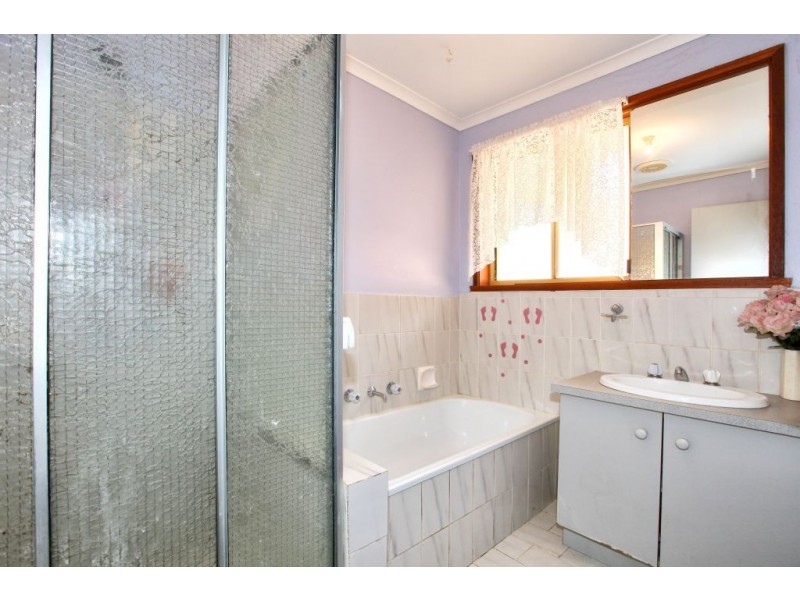 2/2 Karoonda Court, Meadow Heights VIC 3048