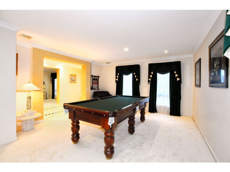 3 Esla Drive, Roxburgh Park VIC 3064