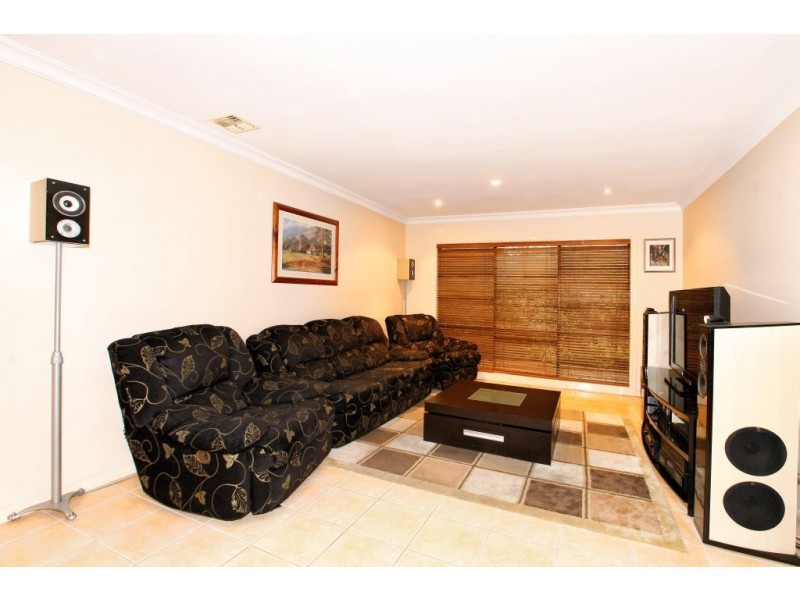 3 Esla Drive, Roxburgh Park VIC 3064