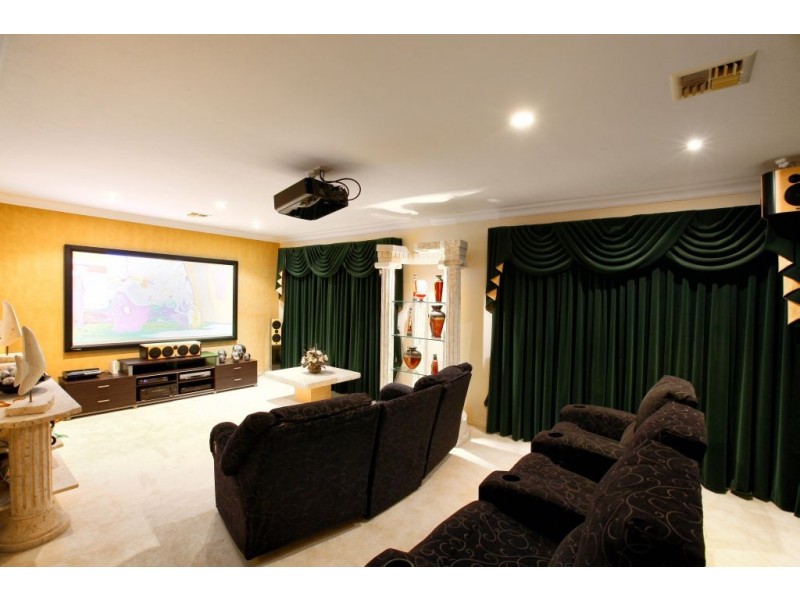 3 Esla Drive, Roxburgh Park VIC 3064