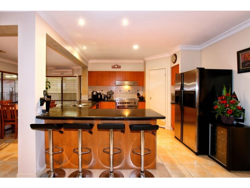 3 Esla Drive, Roxburgh Park VIC 3064