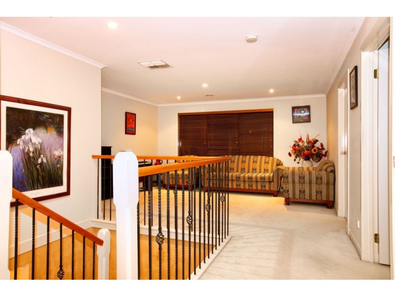 3 Esla Drive, Roxburgh Park VIC 3064