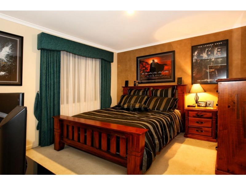 3 Esla Drive, Roxburgh Park VIC 3064