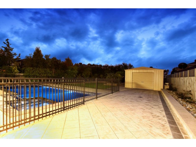 3 Esla Drive, Roxburgh Park VIC 3064