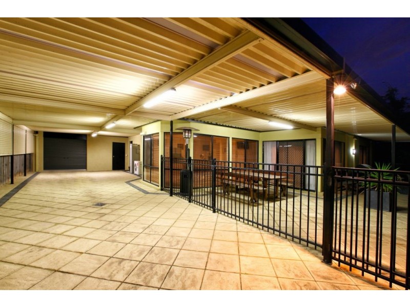 3 Esla Drive, Roxburgh Park VIC 3064