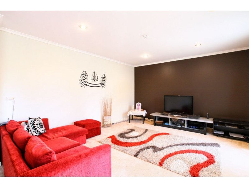 12 Shortridge Circuit, Roxburgh Park VIC 3064