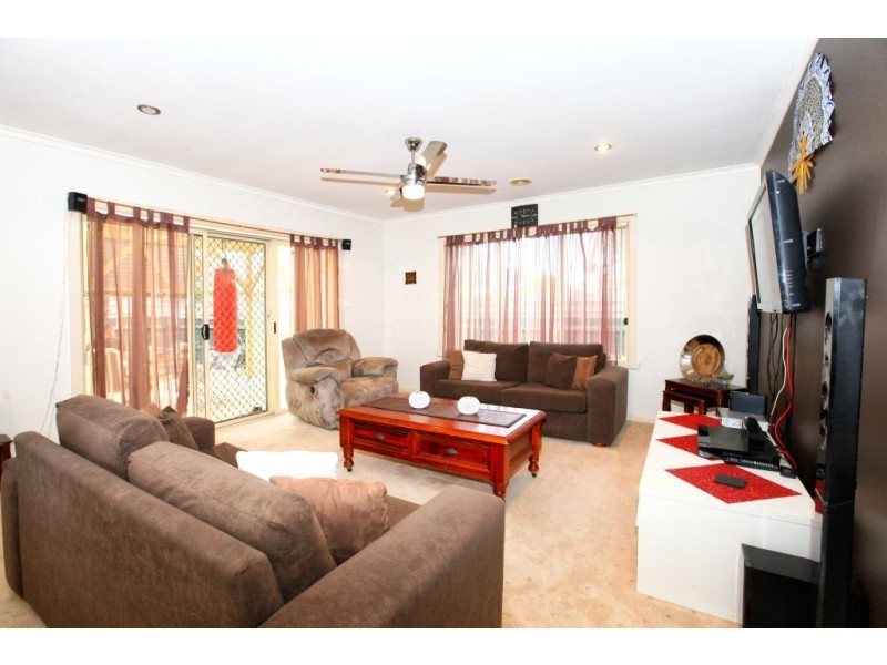 12 Shortridge Circuit, Roxburgh Park VIC 3064