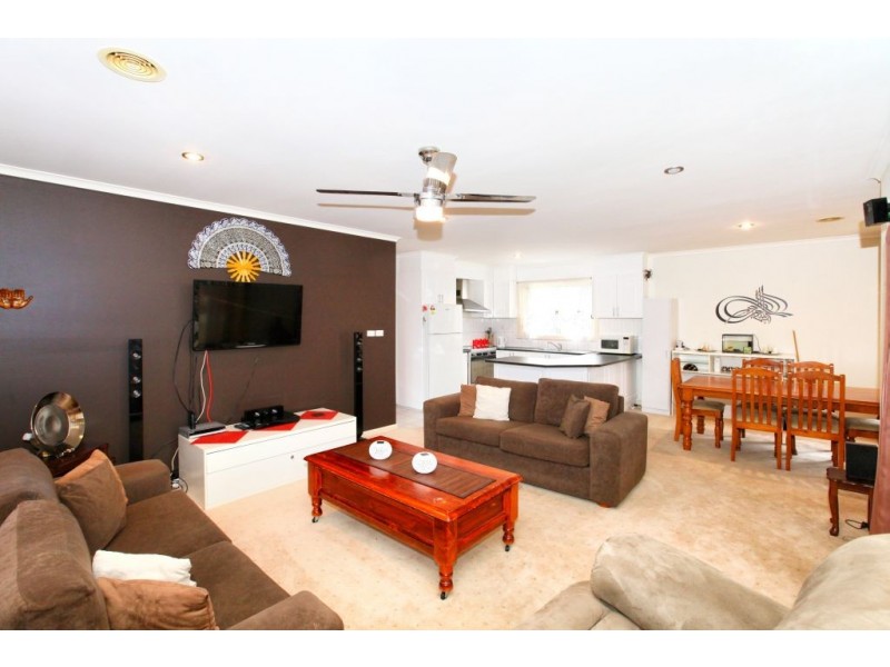 12 Shortridge Circuit, Roxburgh Park VIC 3064