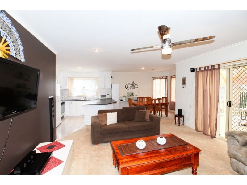 12 Shortridge Circuit, Roxburgh Park VIC 3064