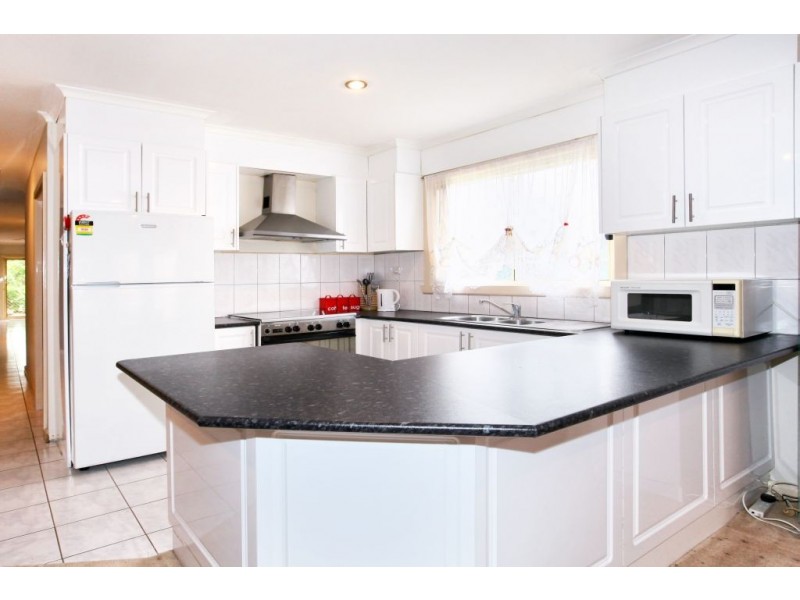 12 Shortridge Circuit, Roxburgh Park VIC 3064