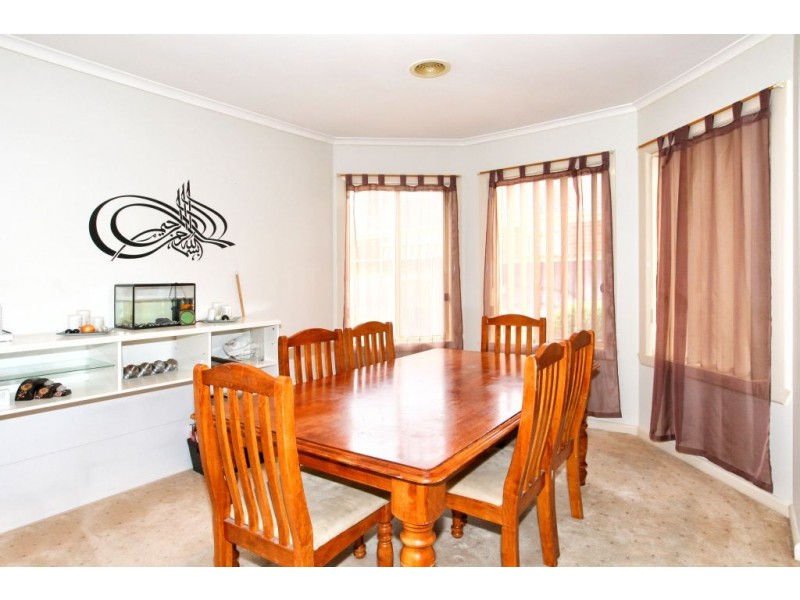 12 Shortridge Circuit, Roxburgh Park VIC 3064