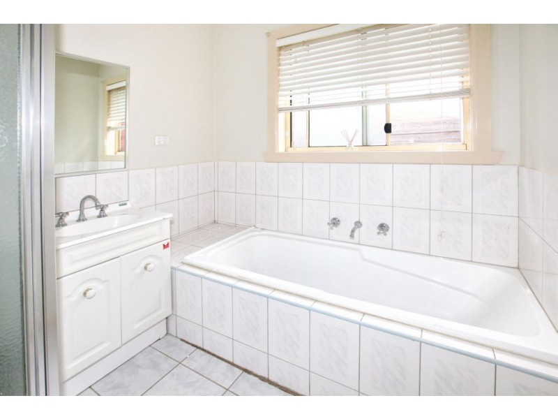 12 Shortridge Circuit, Roxburgh Park VIC 3064