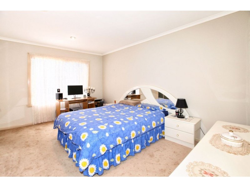 12 Shortridge Circuit, Roxburgh Park VIC 3064