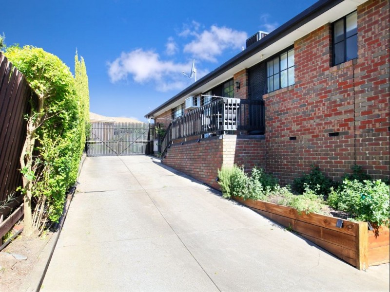 20 Heath Place, Meadow Heights VIC 3048
