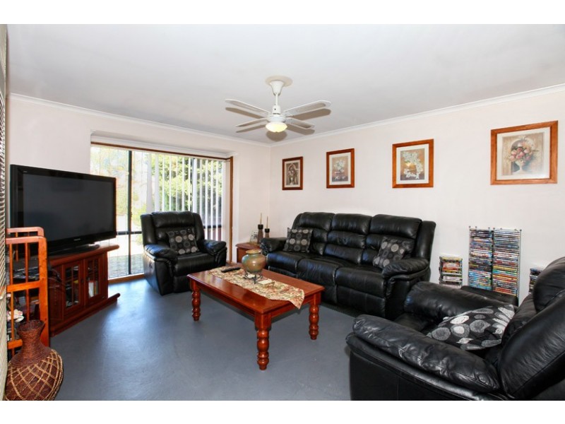 12 Reading Close, Roxburgh Park VIC 3064