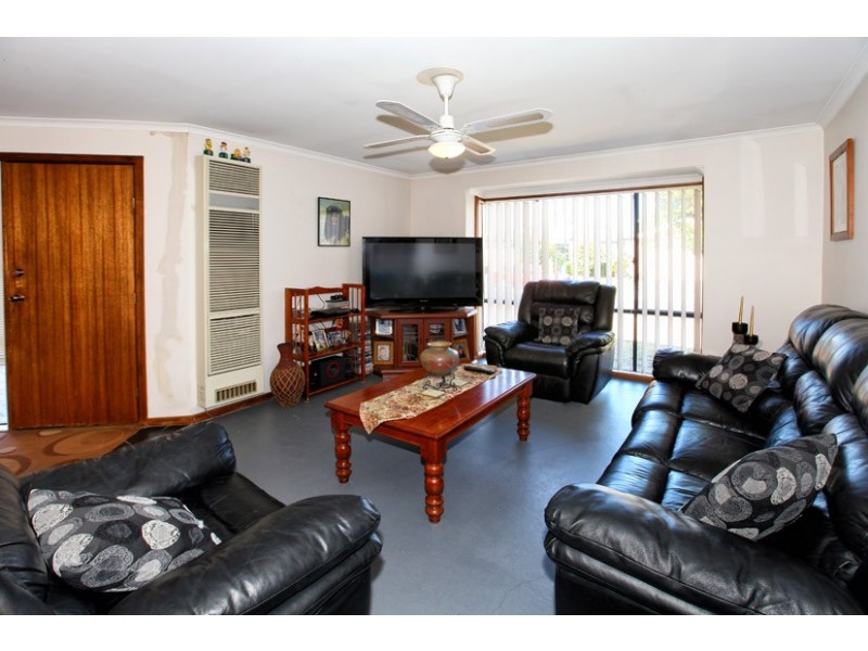 12 Reading Close, Roxburgh Park VIC 3064