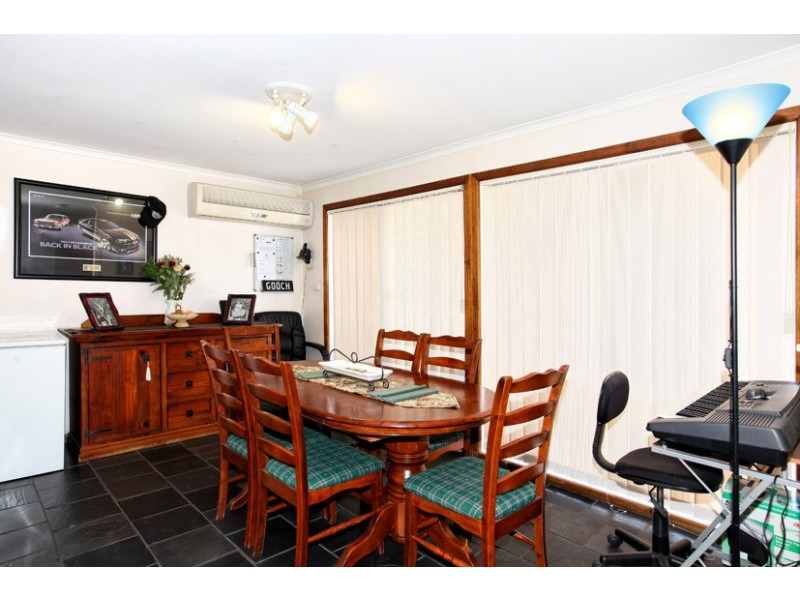 12 Reading Close, Roxburgh Park VIC 3064