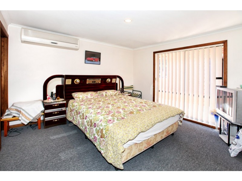 12 Reading Close, Roxburgh Park VIC 3064