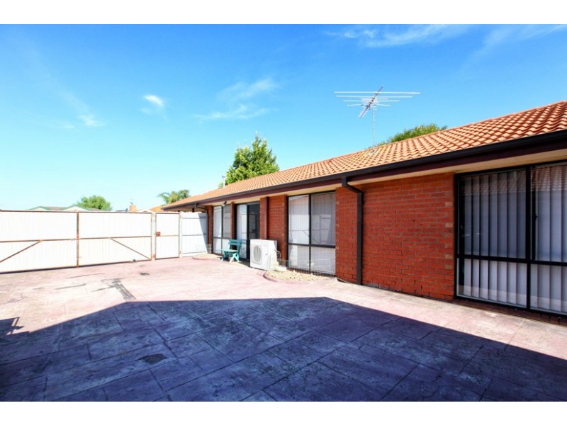 12 Reading Close, Roxburgh Park VIC 3064