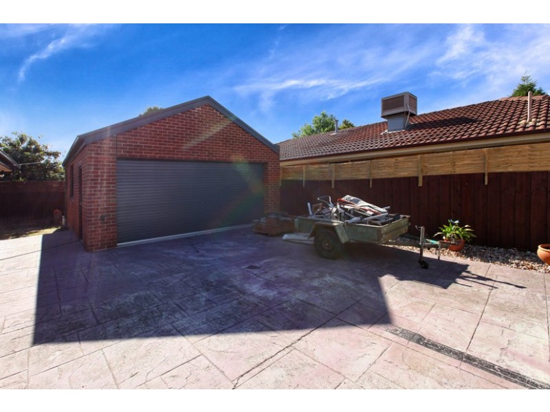 12 Reading Close, Roxburgh Park VIC 3064