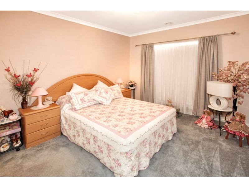 2 Simeto Way, Roxburgh Park VIC 3064