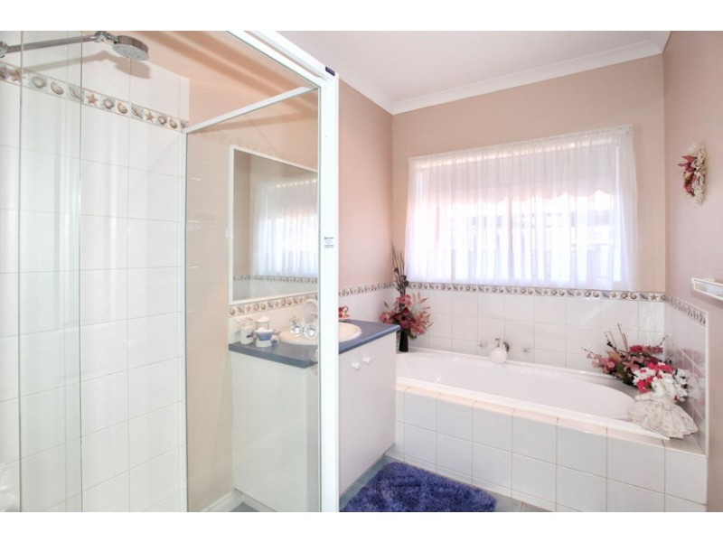 2 Simeto Way, Roxburgh Park VIC 3064