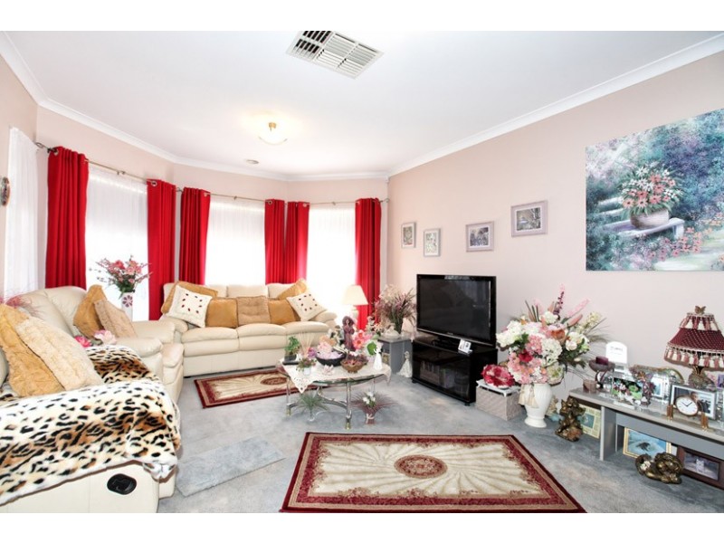 2 Simeto Way, Roxburgh Park VIC 3064