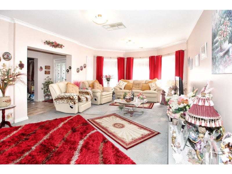 2 Simeto Way, Roxburgh Park VIC 3064