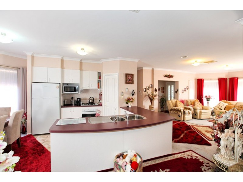 2 Simeto Way, Roxburgh Park VIC 3064