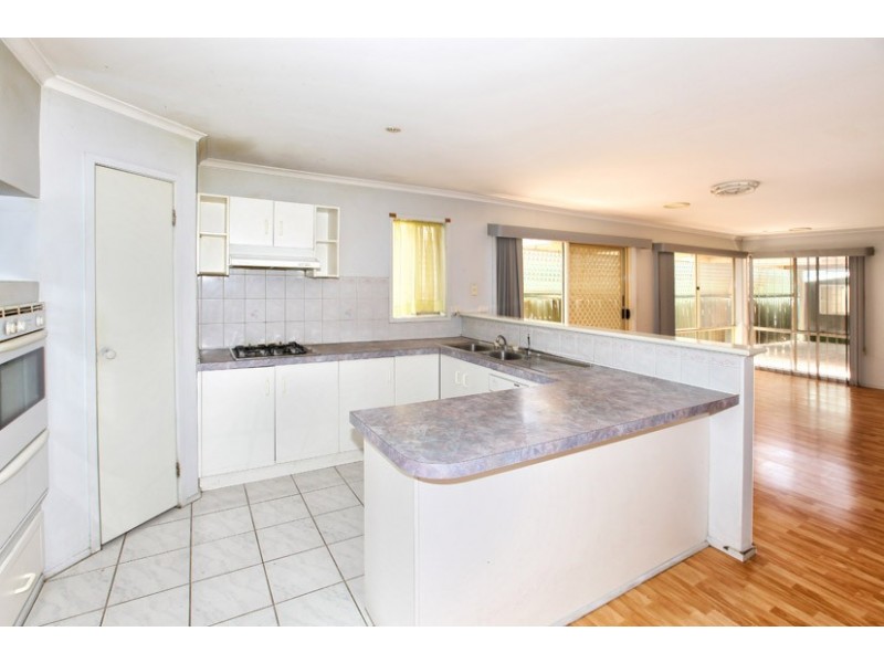 19 Sheridan Way, Roxburgh Park VIC 3064