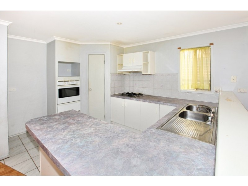 19 Sheridan Way, Roxburgh Park VIC 3064