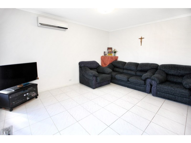 2/17 Mitta Mitta Way, Meadow Heights VIC 3048