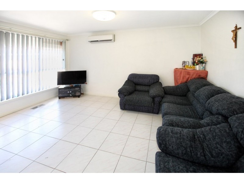 2/17 Mitta Mitta Way, Meadow Heights VIC 3048