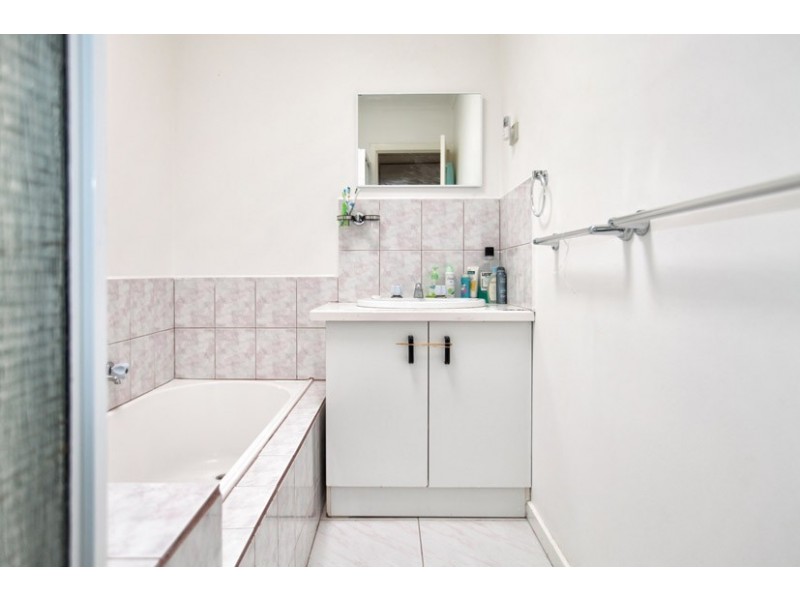 2/17 Mitta Mitta Way, Meadow Heights VIC 3048