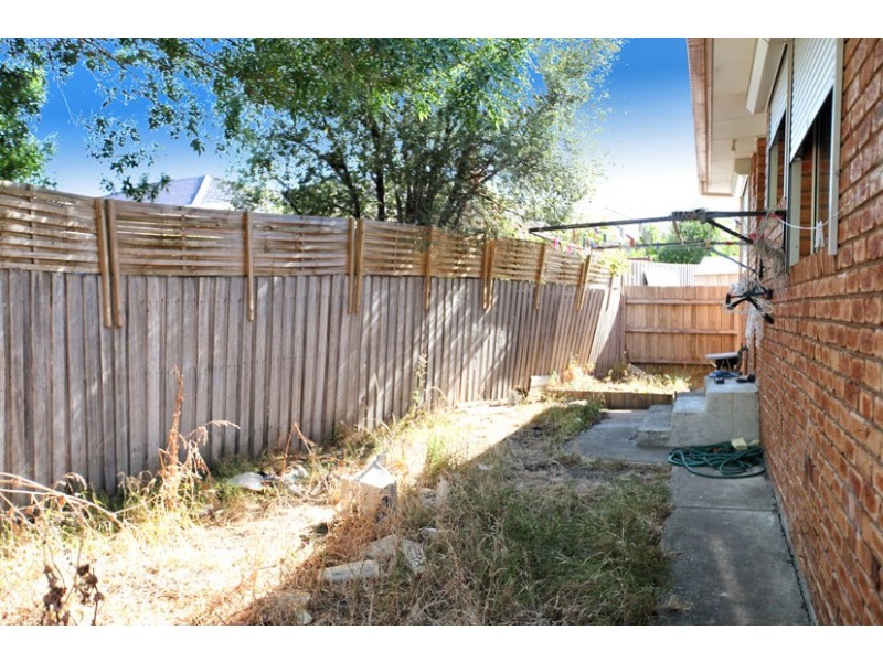 2/17 Mitta Mitta Way, Meadow Heights VIC 3048