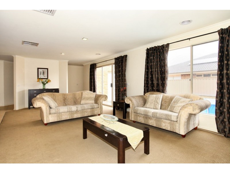 13 Fraserburg Crescent, Greenvale VIC 3059