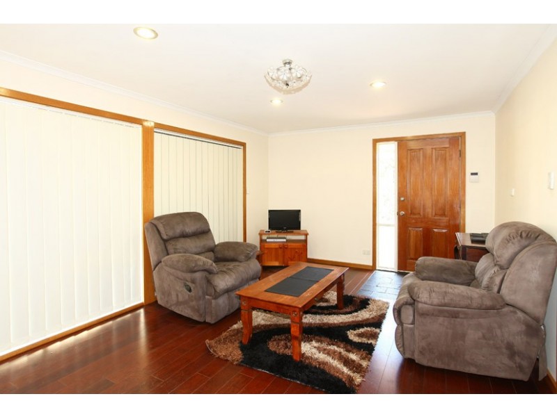 15 Reading Close, Roxburgh Park VIC 3064