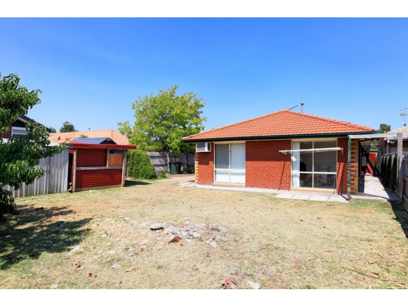 15 Reading Close, Roxburgh Park VIC 3064