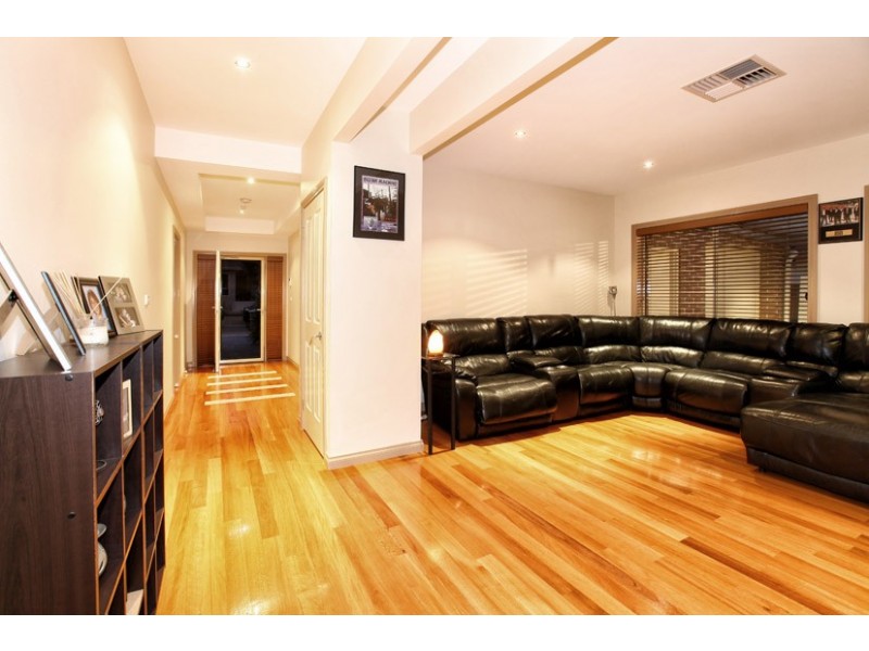 3 Snowden Place, Roxburgh Park VIC 3064