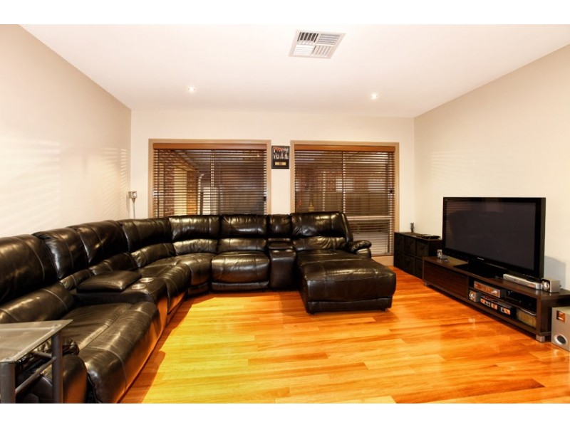 3 Snowden Place, Roxburgh Park VIC 3064