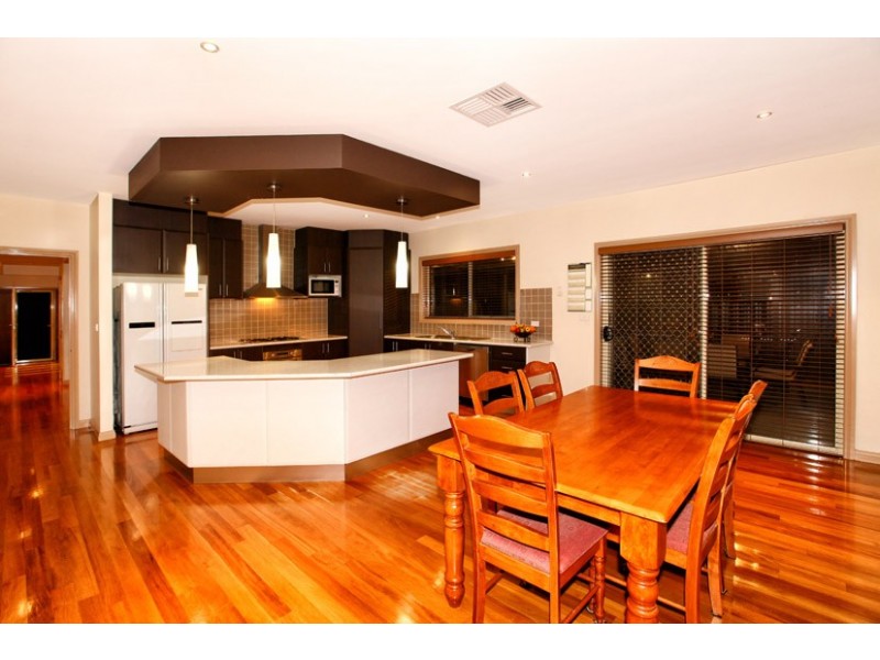 3 Snowden Place, Roxburgh Park VIC 3064