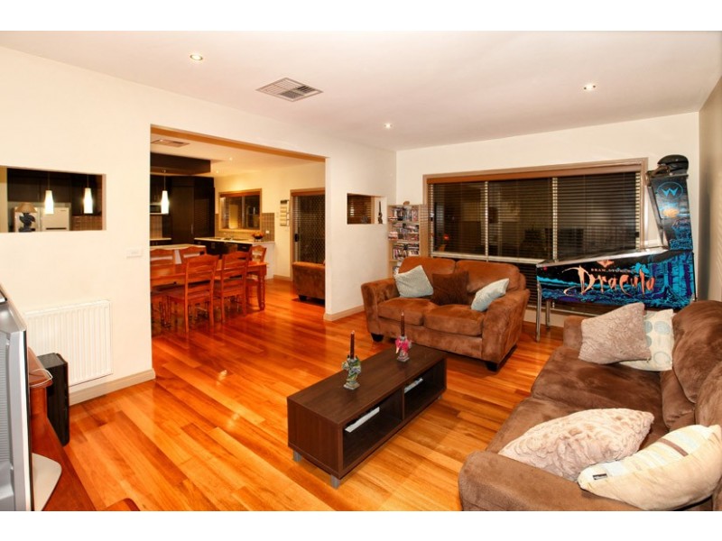 3 Snowden Place, Roxburgh Park VIC 3064