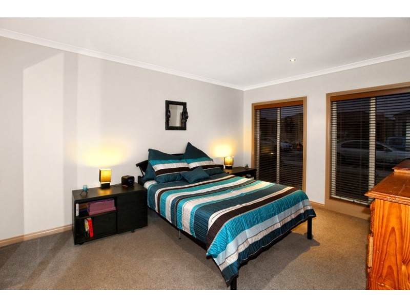 3 Snowden Place, Roxburgh Park VIC 3064