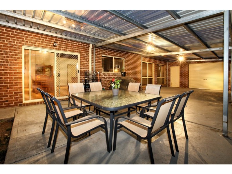 3 Snowden Place, Roxburgh Park VIC 3064