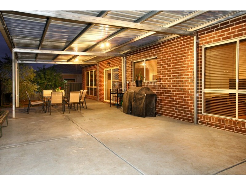 3 Snowden Place, Roxburgh Park VIC 3064