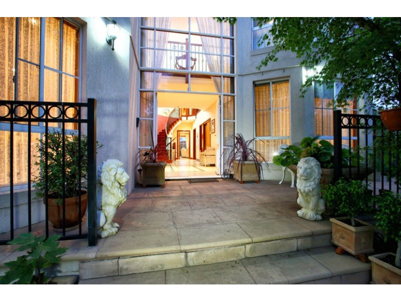 44 Ravenhill Boulevard, Roxburgh Park VIC 3064