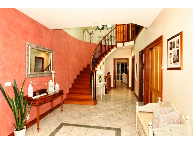 44 Ravenhill Boulevard, Roxburgh Park VIC 3064