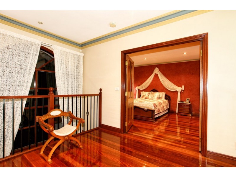 44 Ravenhill Boulevard, Roxburgh Park VIC 3064