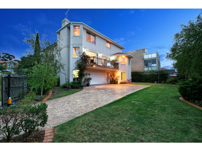 44 Ravenhill Boulevard, Roxburgh Park VIC 3064